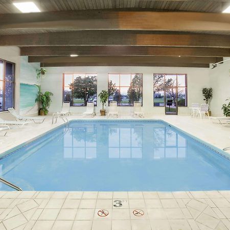Baymont By Wyndham Janesville Extérieur photo