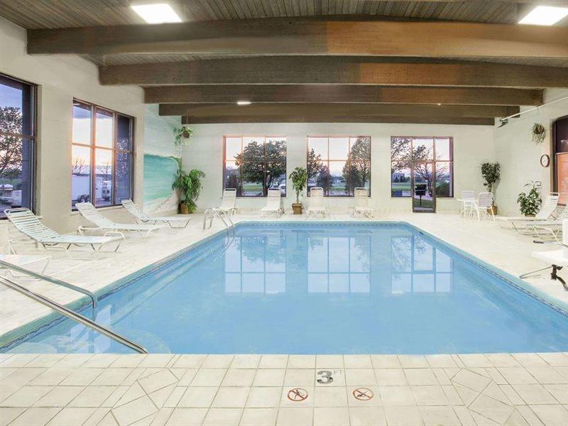 Baymont By Wyndham Janesville Extérieur photo