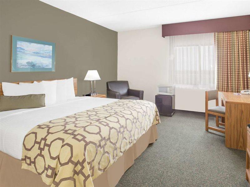 Baymont By Wyndham Janesville Extérieur photo