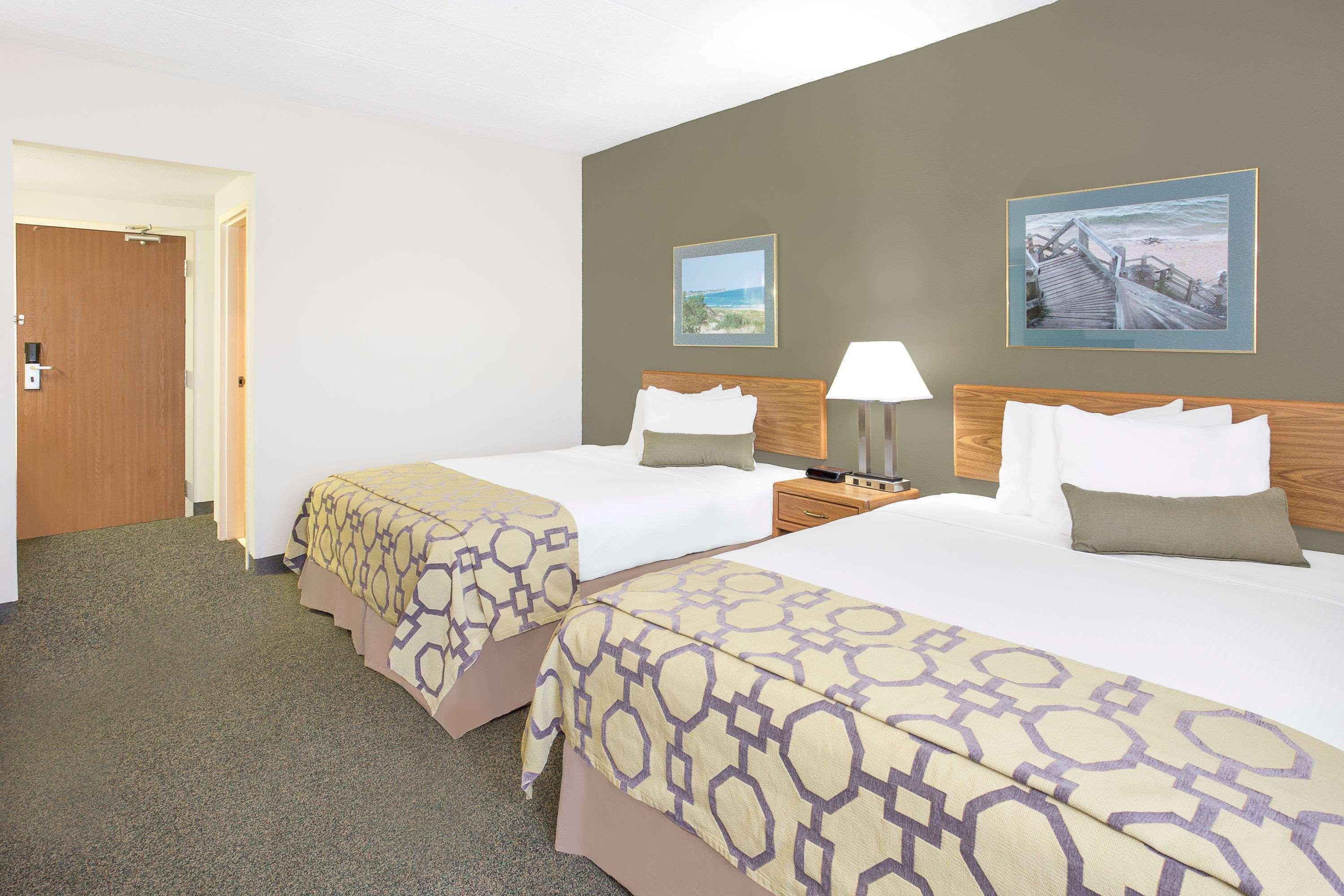 Baymont By Wyndham Janesville Extérieur photo