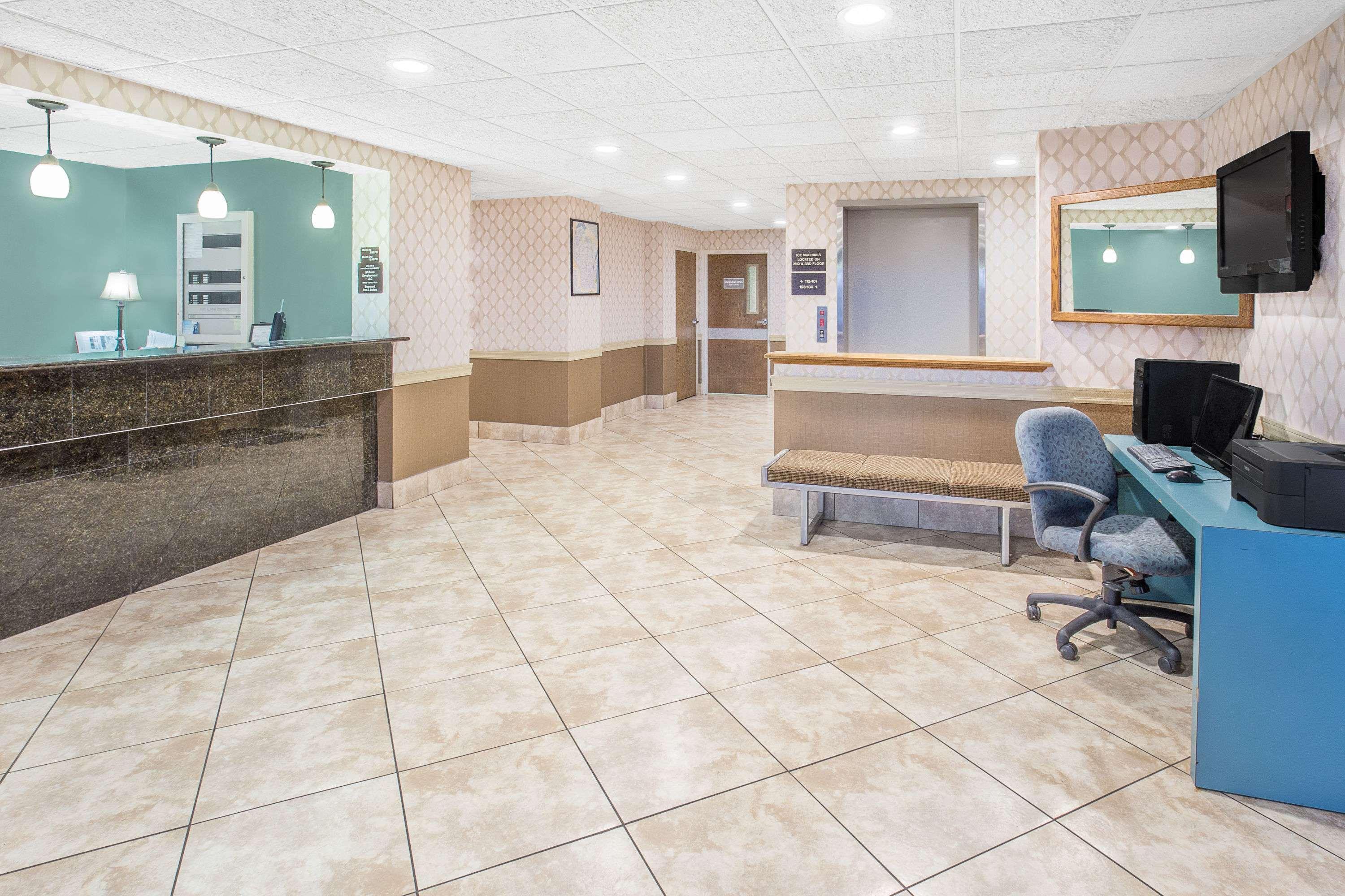 Baymont By Wyndham Janesville Extérieur photo